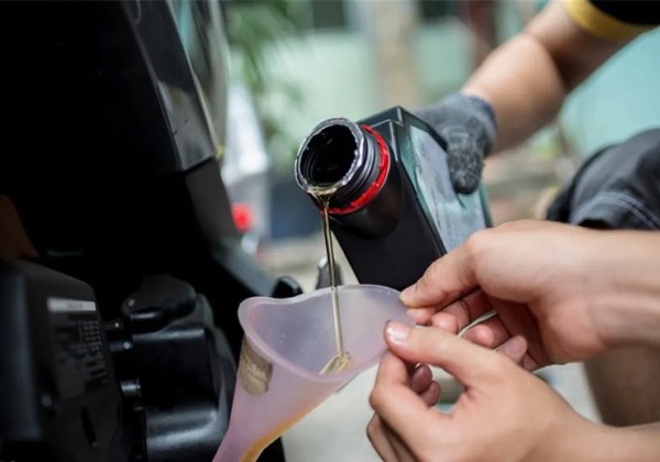 Xe tay ga bao lâu thay nhớt 1 lần​? 